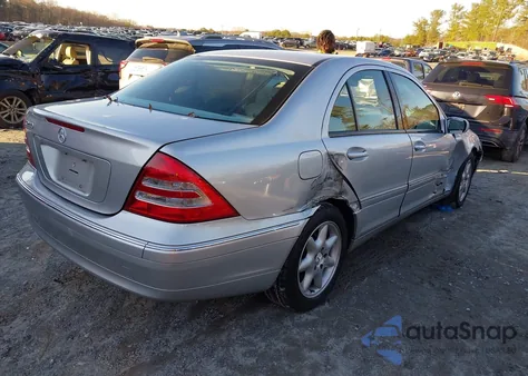 2003 Mercedes-Benz C 240 z USA, uszkodzony, nr VIN WDBRF61J33F343854